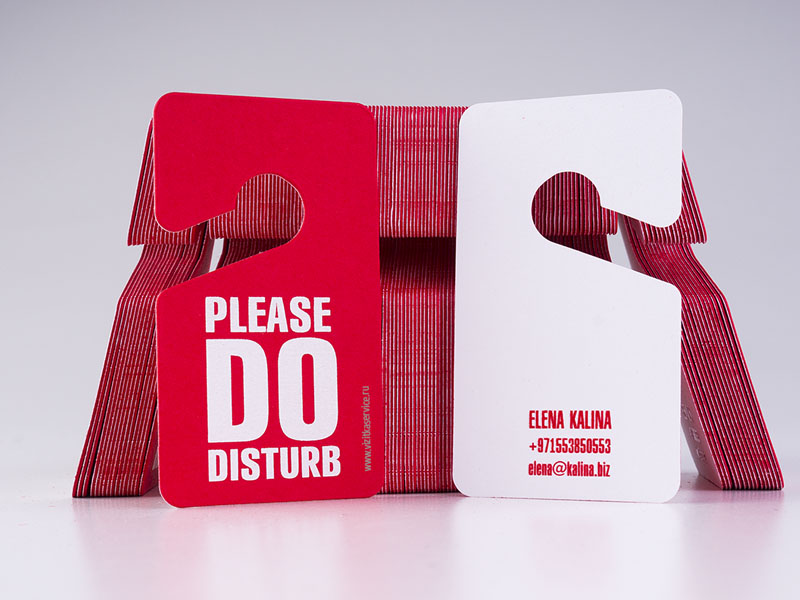 Двуслойные дизайнерские визитки необычной вырубной формы из двух видов бумаги	