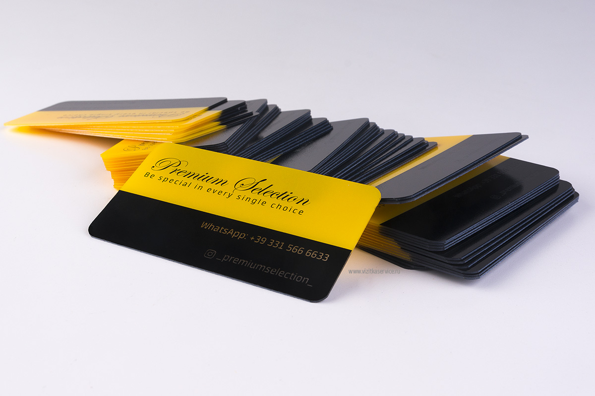 Пластиковая  визитка для магазина аксессуаров сделанная в двух цветах
