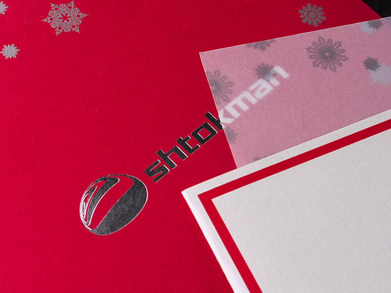 Открытка в конверте из дизайнерской бумаги с логотипом